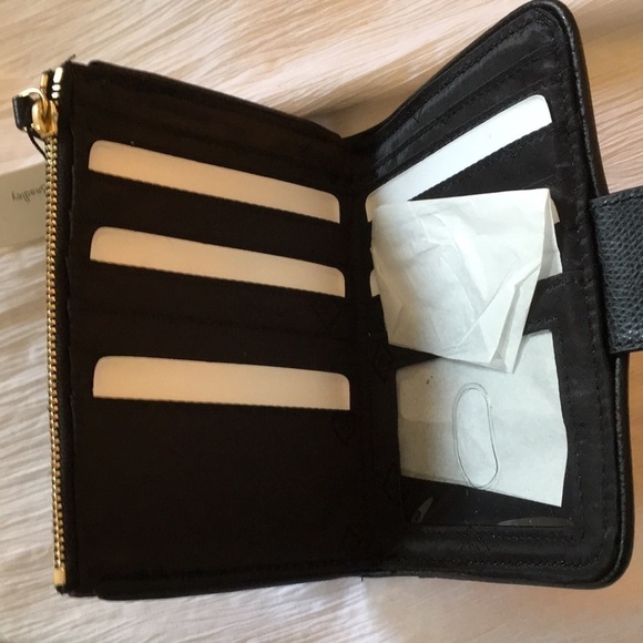 Vera Bradley Pushlock Wallet. P/A989/ - Picture 5 of 10